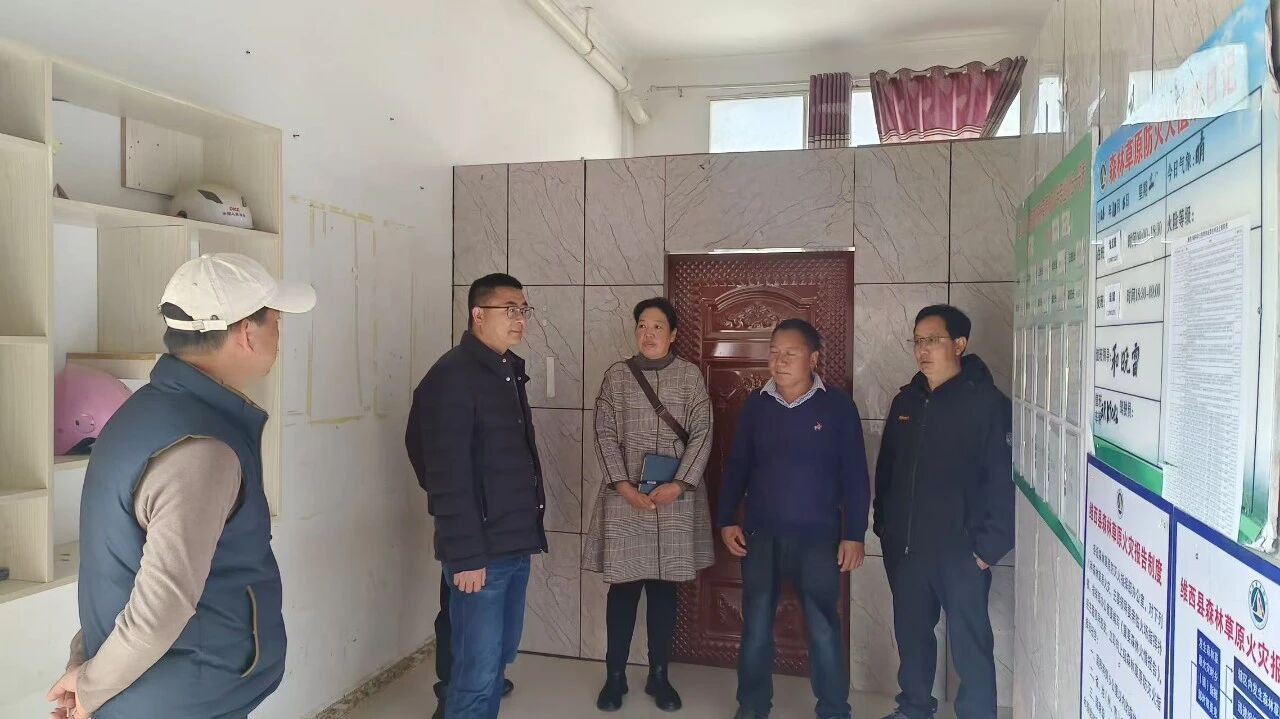 县委书记和雨到康普乡调研