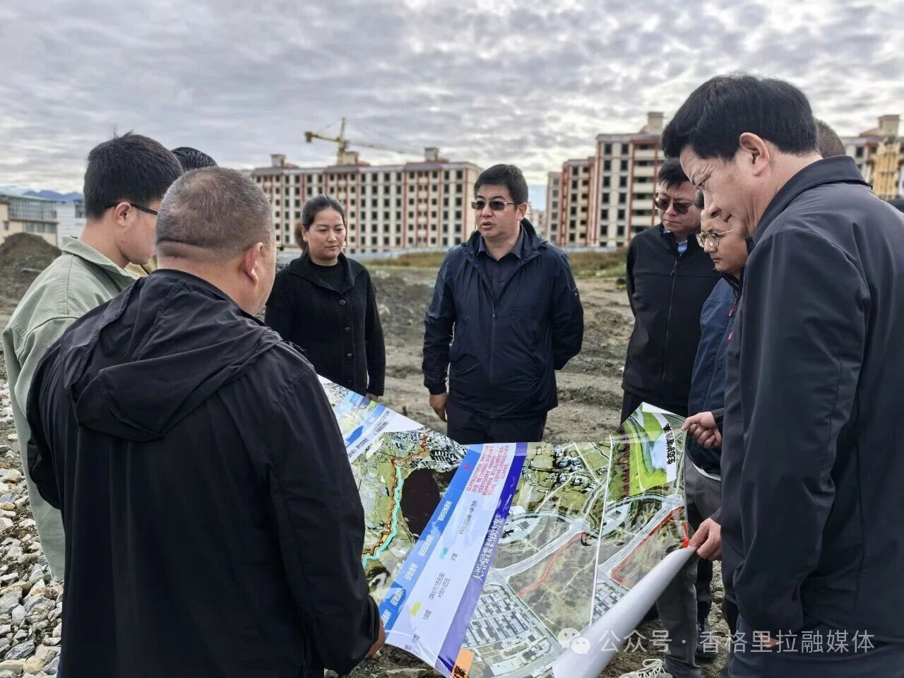 巨燕冬现场推进纳帕海重点项目建设工作